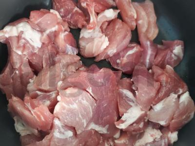 Naminis kiaulienos troškinys Žingsnis 1