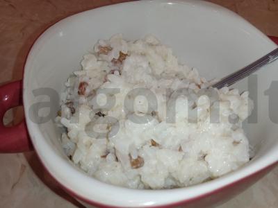 Vanilinė ryžių košė su sultenėmis pagrindine nuotrauka