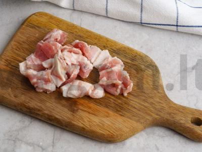 Soba su žalia rūkyta šonine ir daržovėmis Žingsnis 1