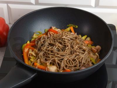 Soba su žalia rūkyta šonine ir daržovėmis Žingsnis 3