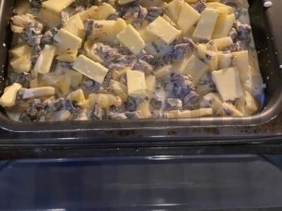 Bulvės su grybais ir sūriu itališkose žolelėse Žingsnis 3