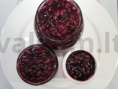 Naminė bruknių uogienė su kedro riešutais pagrindine nuotrauka