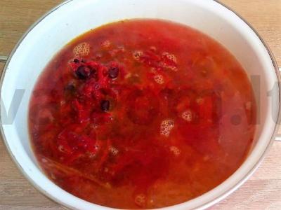 Vegetariški barščiai su konservuotomis raudonosiomis pupelėmis Žingsnis 4