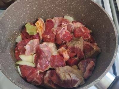 Jautienos troškinys su svogūnais Žingsnis 3