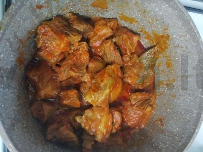 Jautienos troškinys su svogūnais pagrindine nuotrauka