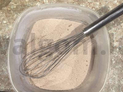 Šokoladiniai kefyro keksiukai Žingsnis 1