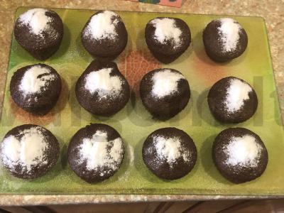 Šokoladiniai kefyro keksiukai pagrindine nuotrauka