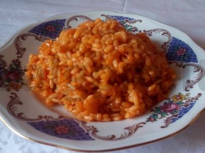 Ryžiai su pomidorų pasta ir česnakais pagrindine nuotrauka
