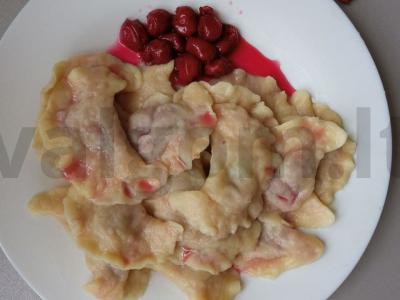 Skanūs koldūnai su vyšniomis pagrindine nuotrauka