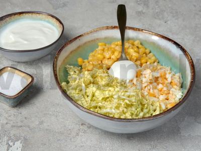 Paprastos salotos su kukurūzais ir kiaušiniais Žingsnis 2
