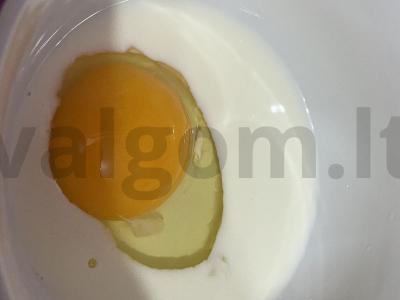 Omletas su dešrelėmis vaikų meniu Žingsnis 3