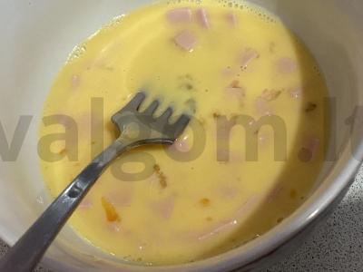 Omletas su dešrelėmis vaikų meniu Žingsnis 5