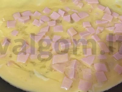 Omletas su dešrelėmis vaikų meniu Žingsnis 7