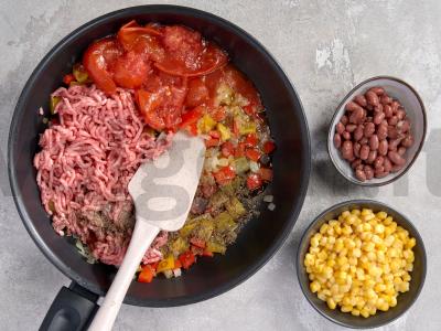 Aštrus aštrus patiekalas su kukurūzais ir aitriosiomis paprikomis Žingsnis 2