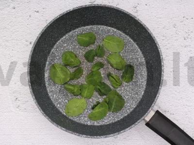 Omletas su špinatais, sūriu ir žirneliais Žingsnis 4