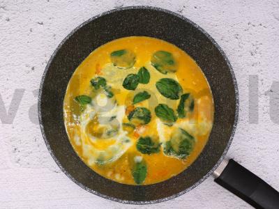 Omletas su špinatais, sūriu ir žirneliais Žingsnis 5