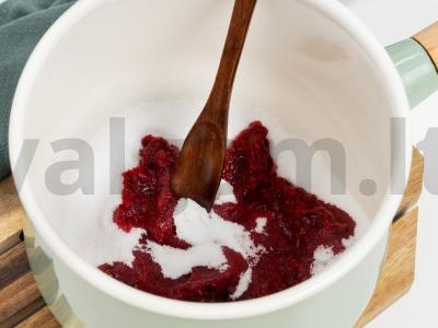 Fruktozės spanguolių uogienė Žingsnis 1