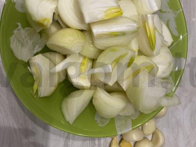 Koldūnai su vištiena, svogūnais ir česnakais Žingsnis 1