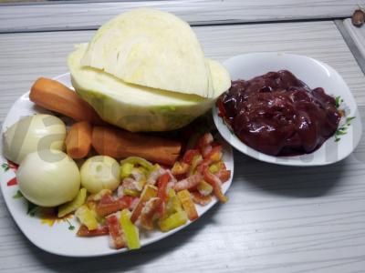 Kopūstai, troškinti su vištienos kepenėlėmis Žingsnis 1