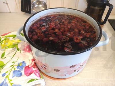 Uogų kompotas "Asorti" pagrindine nuotrauka