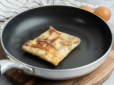 Blyneliai su krabų lazdelėmis, kiaušiniais ir sūriu Žingsnis 4