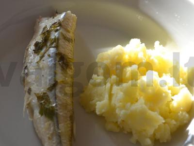 Orkaitėje iškeptas smeltės kvapas pagrindine nuotrauka