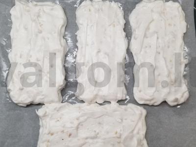 Erdvus meringue pyragas su lazdyno riešutais Žingsnis 2