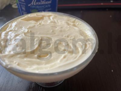 Česnakų padažas pagrindine nuotrauka