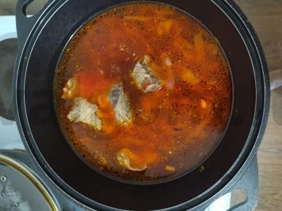 Jautienos barščiai katile pagrindine nuotrauka