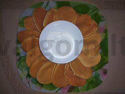 Mini blyneliai pusryčiams pagrindine nuotrauka