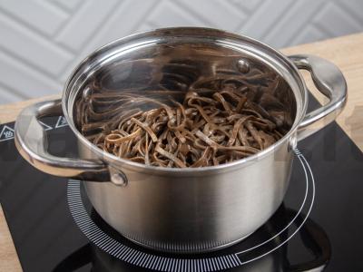 Soba su alyvuogėmis ir vyšniniais pomidorais Žingsnis 1