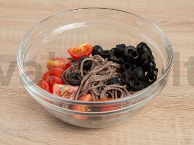 Soba su alyvuogėmis ir vyšniniais pomidorais Žingsnis 3