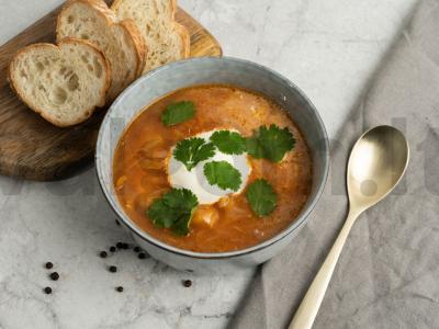 Kopūstai su krienų šaknimi pagrindine nuotrauka