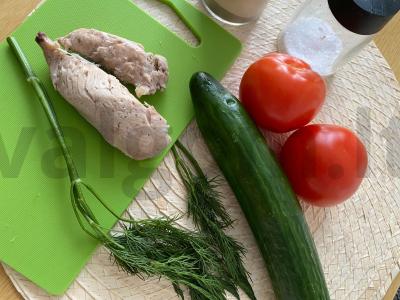 Baltyminės salotos su vištiena ir daržovėmis Žingsnis 1