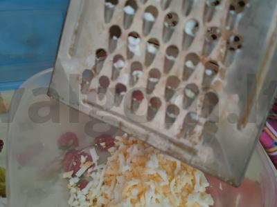 Kalmarų ir raugintų kopūstų salotos Žingsnis 3