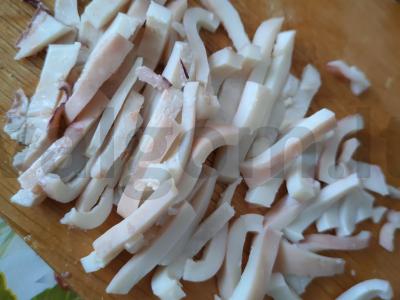 Kalmarų ir raugintų kopūstų salotos Žingsnis 4