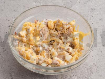 Įdaryti pomidorai su konservuotos žuvies salotomis Žingsnis 4