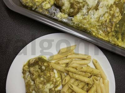 Vištiena, kepta pesto padaže pagrindine nuotrauka