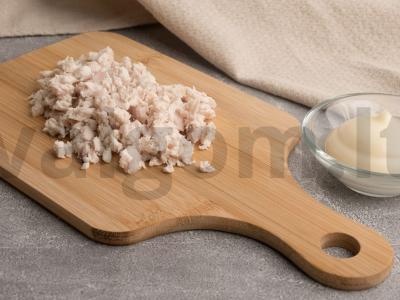 Įdaryti kiaušiniai su vištiena ir sūriu Žingsnis 1