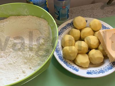 Naminiai draaniki su sūriu Žingsnis 1