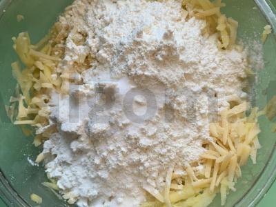 Naminiai draaniki su sūriu Žingsnis 4