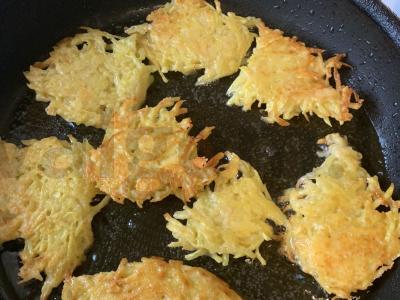 Naminiai draaniki su sūriu Žingsnis 8