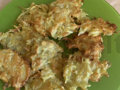 Naminiai draaniki su sūriu pagrindine nuotrauka