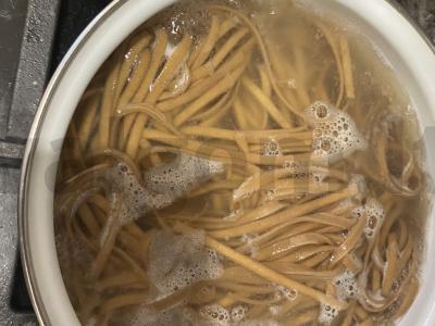 Grikių makaronai su vištiena ir grietinėle Žingsnis 3