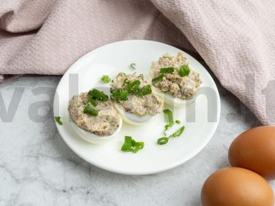 Įdaryti kiaušiniai su saira ir svogūnais Žingsnis 4