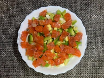 Greitos salotos su raudona žuvimi ir avokadu Žingsnis 2