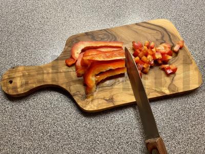 Lengvos daržovių salotos su raudonosiomis pupelėmis ir žalumynais Žingsnis 2