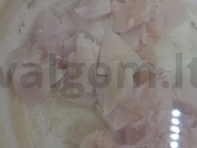 Vištienos sriuba su kiaušinių makaronais Žingsnis 1