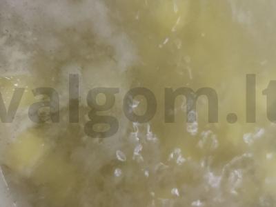 Vištienos sriuba su kiaušinių makaronais Žingsnis 4