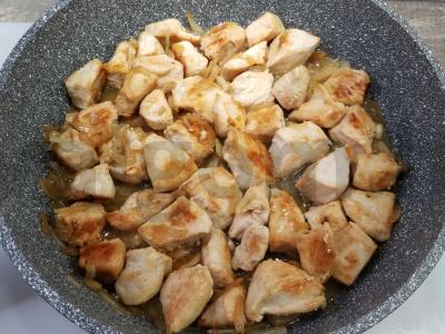 Skanus kalakutienos frikasė su grybais Žingsnis 1